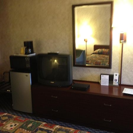 Richmond Inn And Suites מראה חיצוני תמונה
