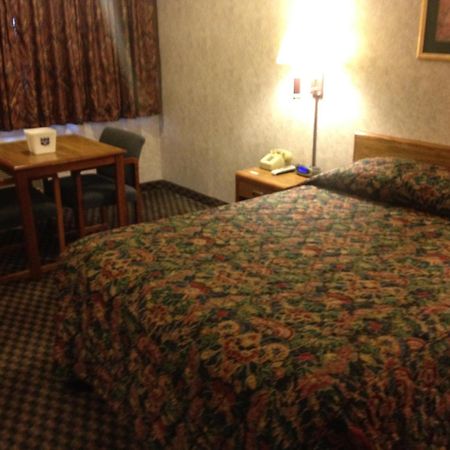 Richmond Inn And Suites מראה חיצוני תמונה