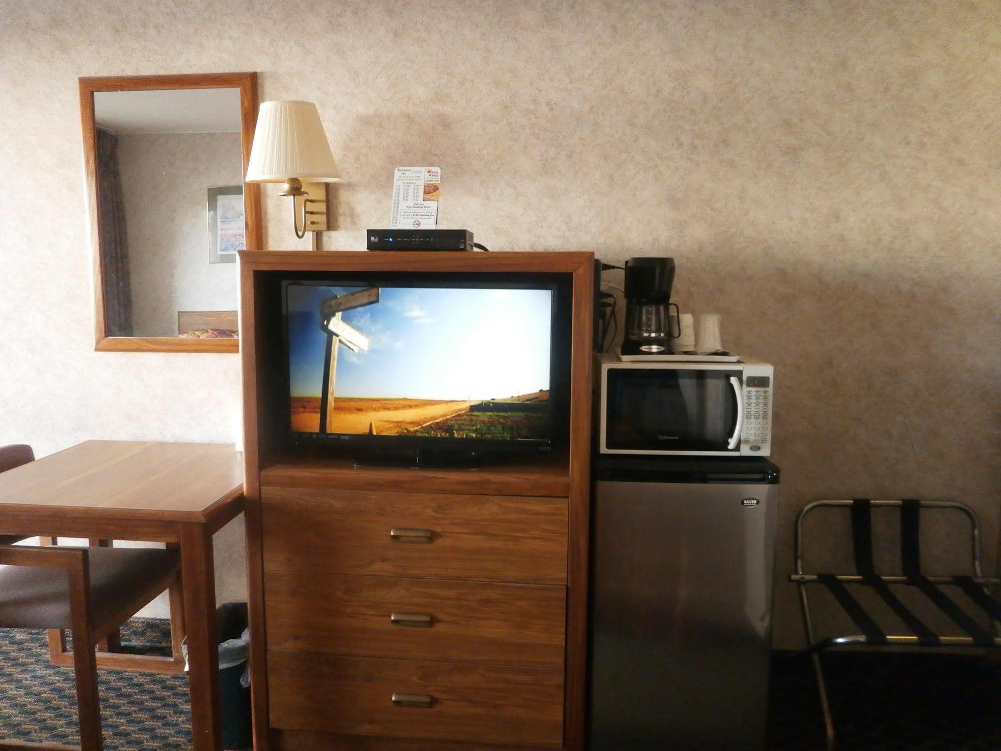 Richmond Inn And Suites מראה חיצוני תמונה