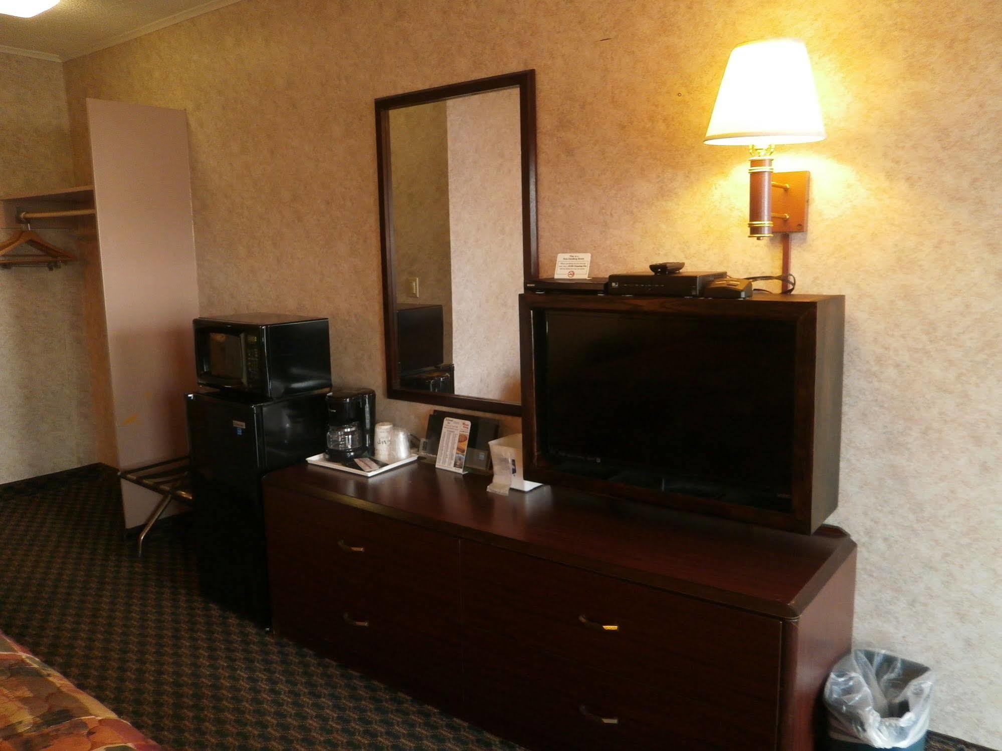 Richmond Inn And Suites מראה חיצוני תמונה