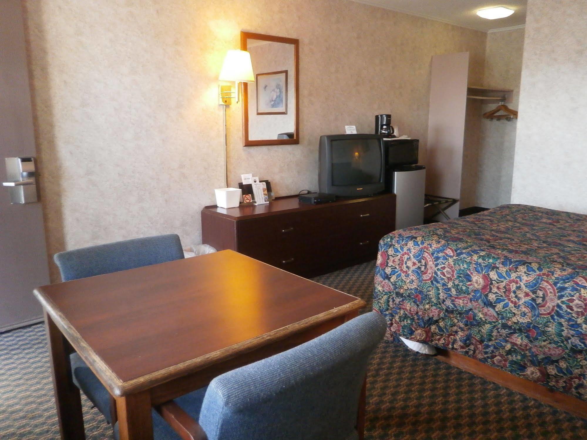 Richmond Inn And Suites מראה חיצוני תמונה